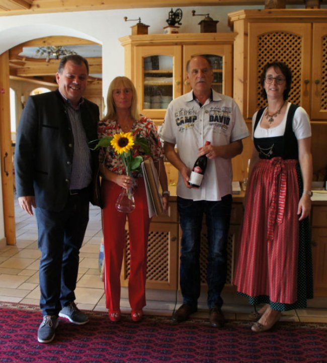 Familie Neumayer_30x_01-w1000-h1000.jpg
