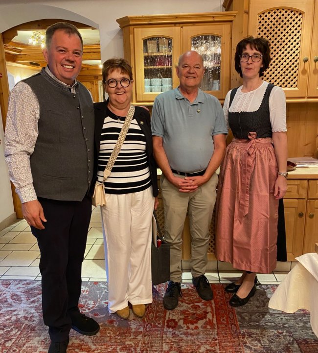 Ehrung Maggy De Kock und Dirk van Goethem.jpg