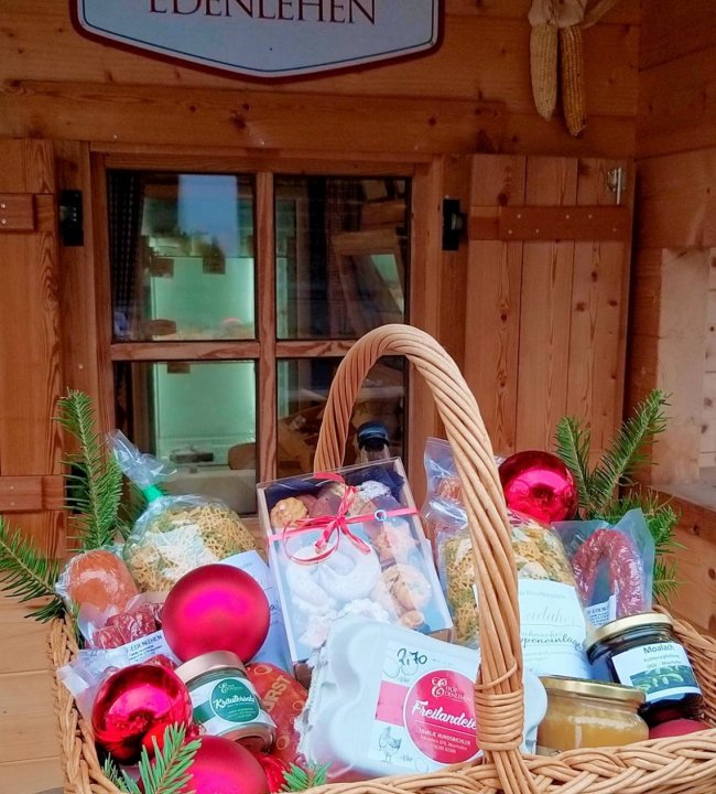 Hofladen Edenlehen Geschenkskorb 01.jpg