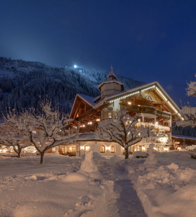 2X4A5922_HotelEdenlehen_Winter2019_becknaphoto-w1000-h1000.jpg