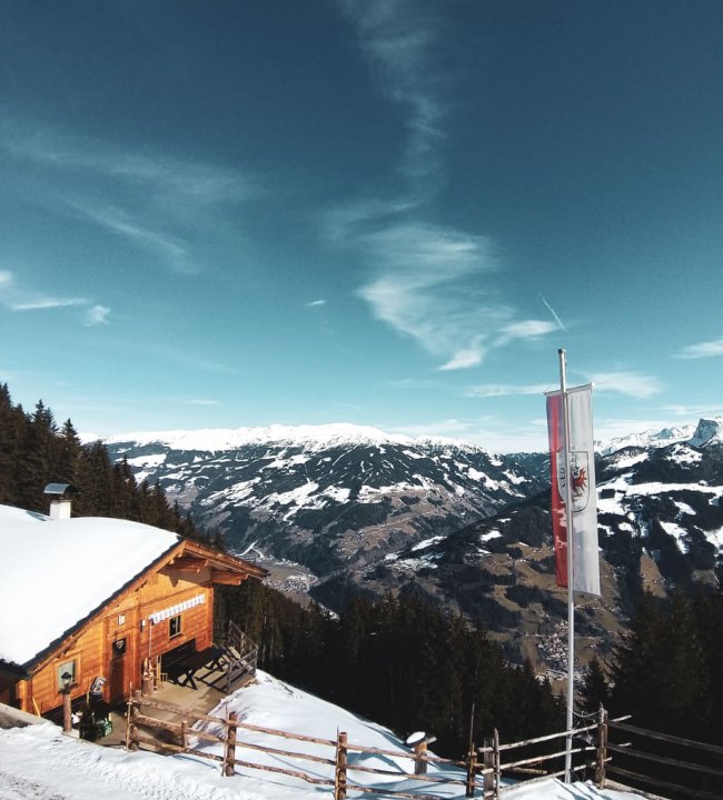 Winterwandern im Sonnenschein 02.jpg