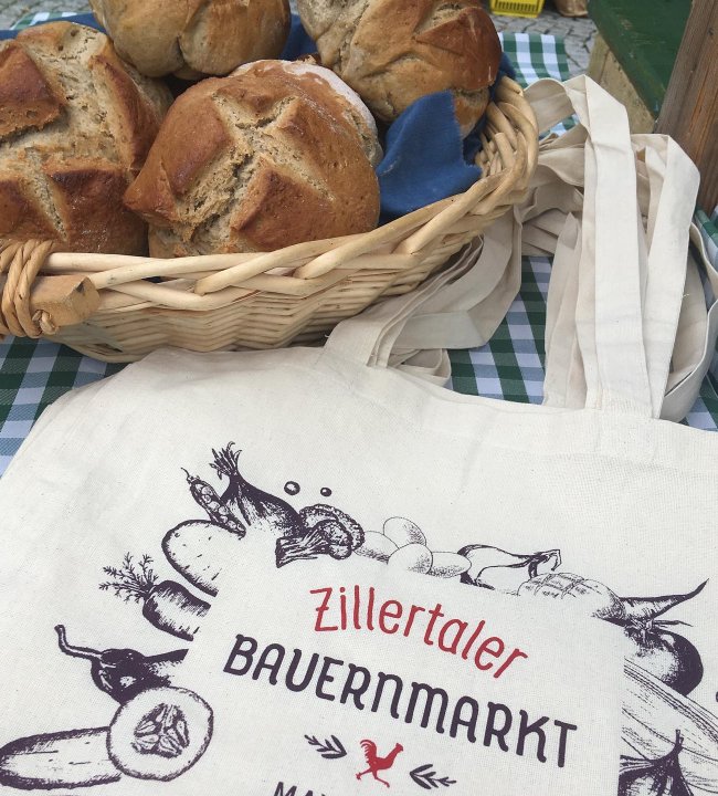 Zillertaler Bauernmarkt 05.jpg